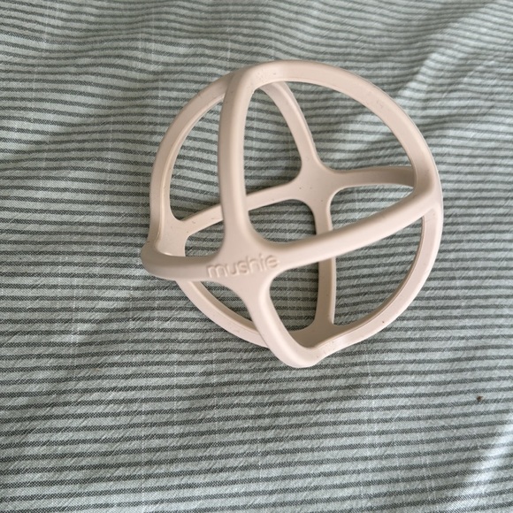 mushie Silicone Baby Teether Ball Toy, Shifting Sand - Picture 2 of 3